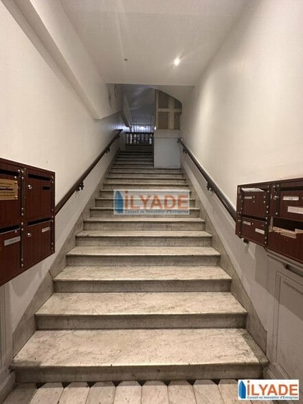 58 Voie La Canebiere, Marseille à louer - Hall d’entrée – Image 3 sur 4