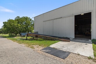 116 Hoxie St, Coupland, TX à louer Photo de l’immeuble– Image 1 sur 8