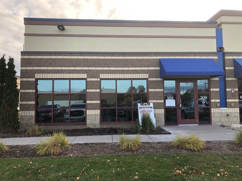 3525 Plymouth Blvd, Plymouth, MN à louer - Photo de l’immeuble – Image 1 sur 19