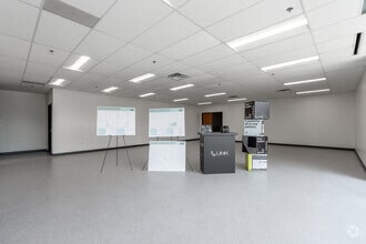 1825 Westpark Dr, Grand Prairie, TX à louer Photo intérieure– Image 2 sur 7