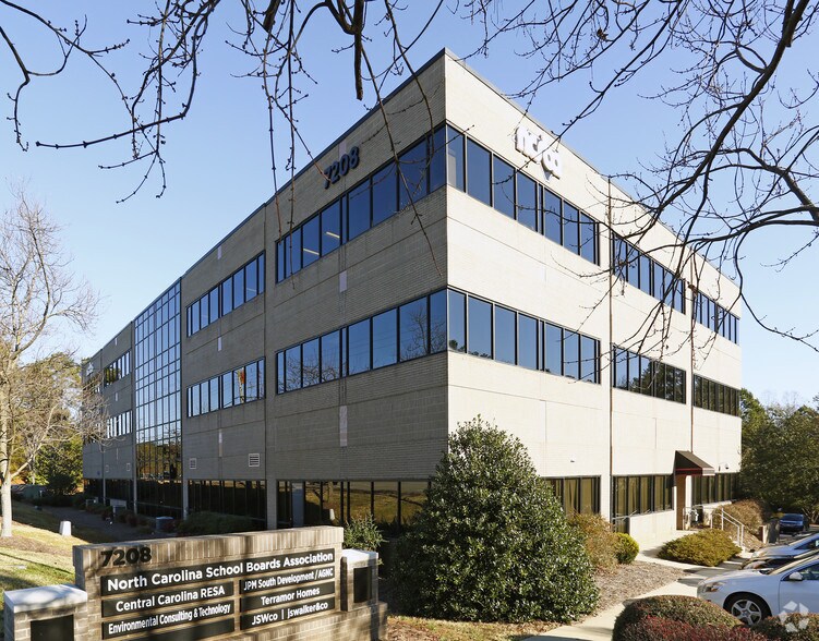 7208 Falls of Neuse Rd, Raleigh, NC à louer - Photo de l’immeuble – Image 2 sur 23