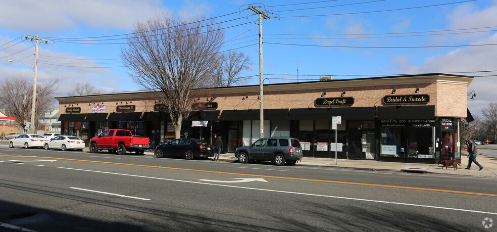 130 Hempstead Tpke, West Hempstead, NY à louer - Photo de l’immeuble – Image 2 sur 2