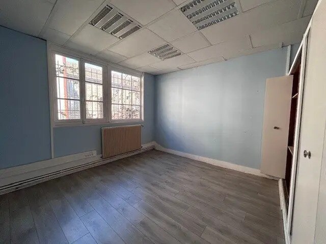 Local d'activités dans Le Creusot à vendre - Photo de l’immeuble – Image 3 sur 9