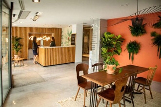 93 Avenue Charles De Gaulle, Neuilly-sur-Seine à louer Hall d’entrée– Image 2 sur 6