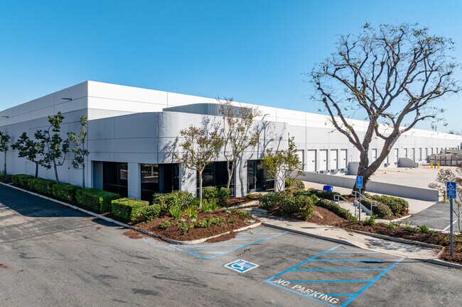Plus de détails pour 11070 Mulberry Ave, Fontana, CA - Industriel/Logistique à louer