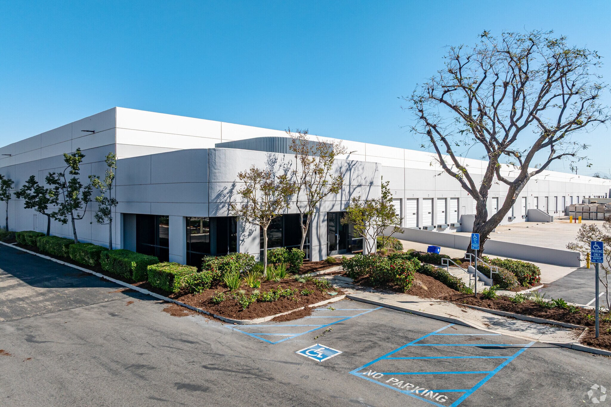 11070 Mulberry Ave, Fontana, CA à louer Photo principale– Image 1 sur 8