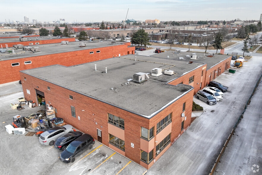250 Ferrier St, Markham, ON à louer - Photo de l’immeuble – Image 2 sur 4