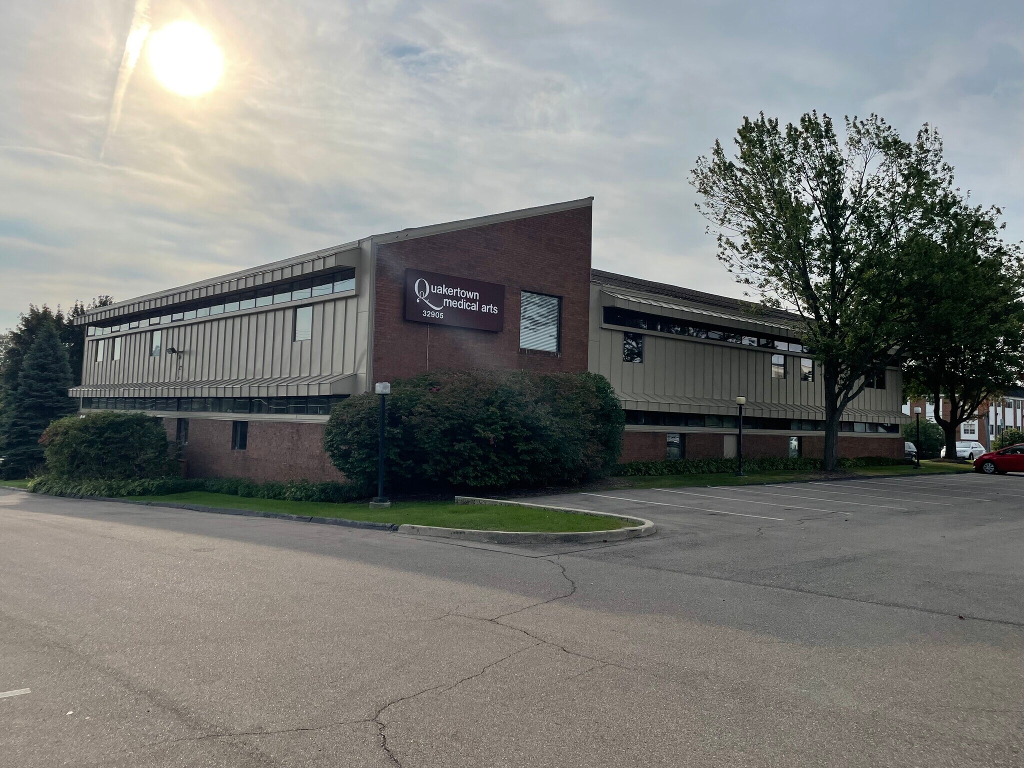 32905 W 12 Mile Rd, Farmington Hills, MI à vendre Photo principale– Image 1 sur 30