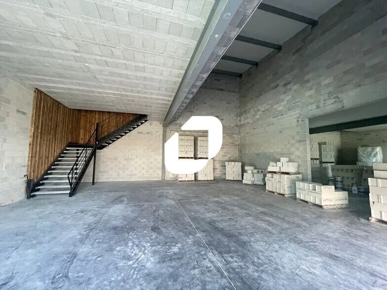 Local commercial dans SAINT-JEAN-D'ILLAC à louer - Photo de l’immeuble – Image 1 sur 9