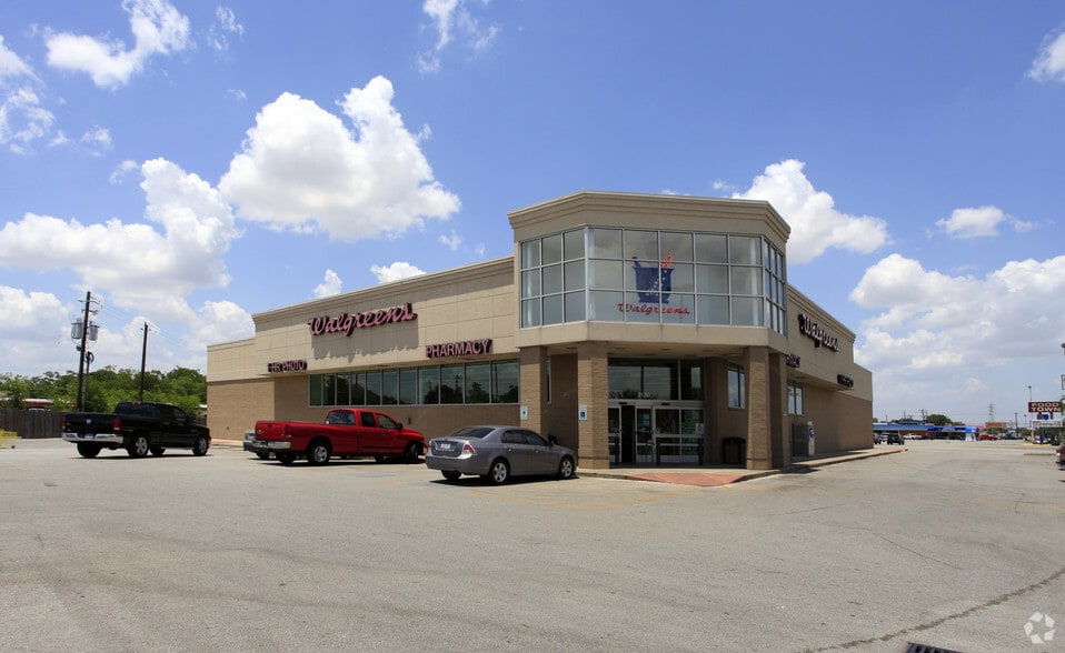 2010 Richey St, Pasadena, TX à louer - Photo principale – Image 2 sur 5