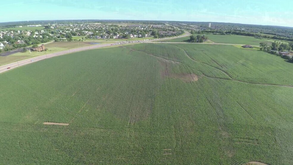 Randall Rd, Elgin, IL à vendre - Vidéo sur l’annonce professionnelle – Image 2 sur 4
