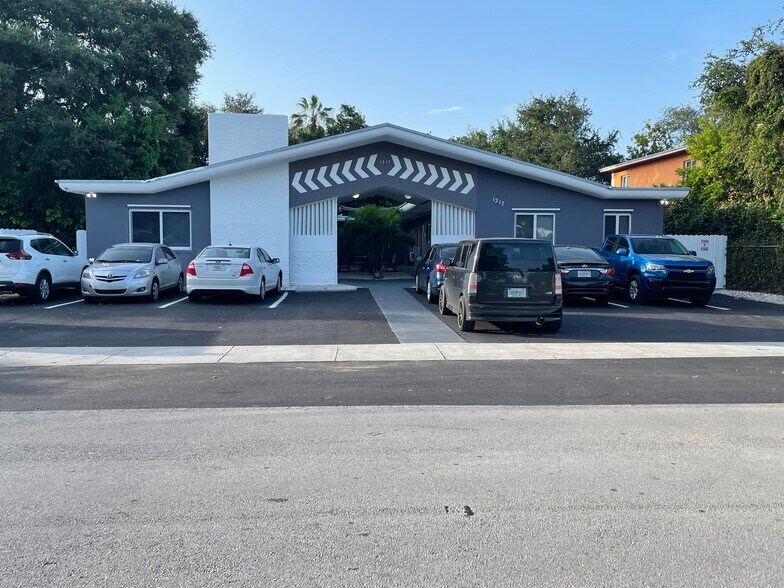 1217 NE 127th St, North Miami, FL à vendre - Photo de l’immeuble – Image 2 sur 7