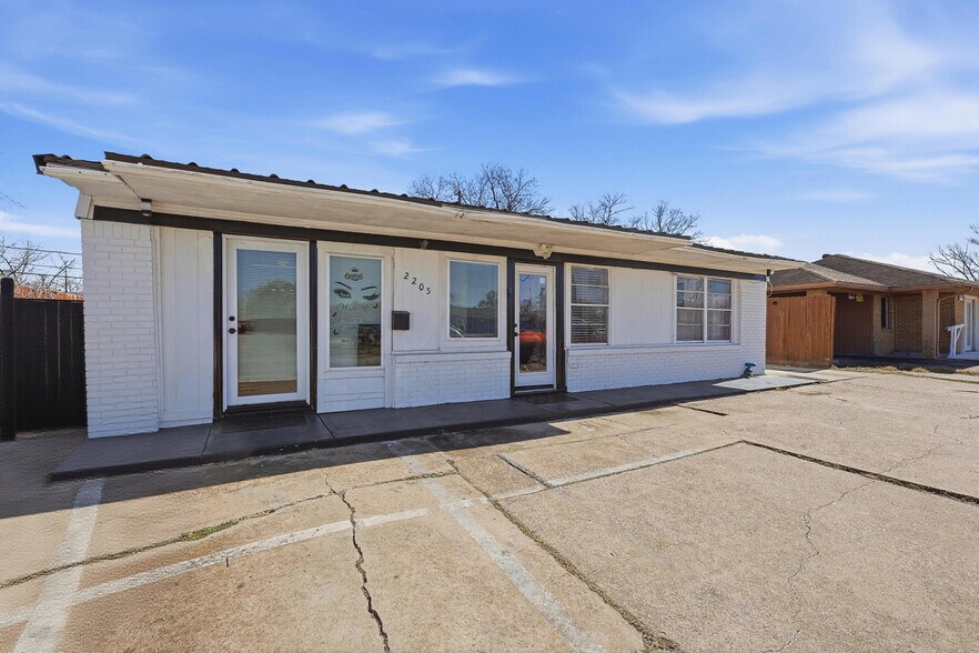 2205 Strawberry Rd, Pasadena, TX à vendre - Photo principale – Image 1 sur 28