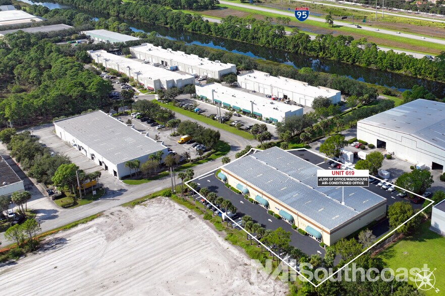 603-619 NW Mercantile Pl, Port Saint Lucie, FL à louer - Photo de l’immeuble – Image 2 sur 10