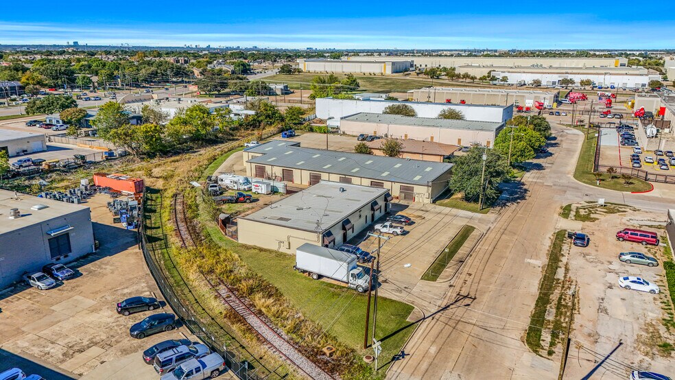 8160 Moberly Ln, Dallas, TX à louer - Photo de l’immeuble – Image 2 sur 21