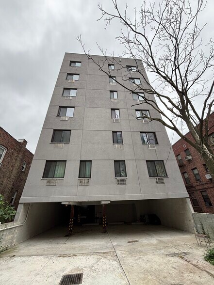 2116 Colonial Ave, Bronx, NY à vendre - Photo de l’immeuble – Image 2 sur 2