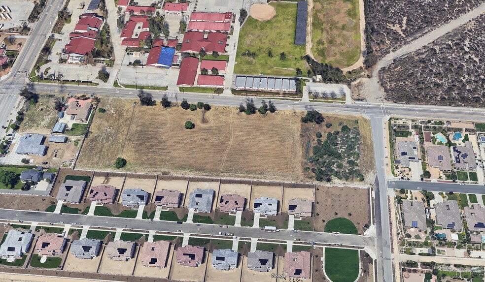 Summit Ave, Rancho Cucamonga, CA à vendre - Photo de l’immeuble – Image 2 sur 9