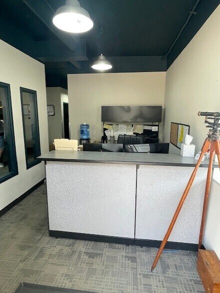 2601 S Hub Dr, Independence, MO à vendre - Photo de l’immeuble – Image 3 sur 14