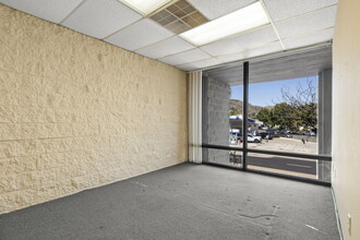 2580-2590 E Main St, Ventura, CA à louer Photo de l’immeuble– Image 2 sur 4