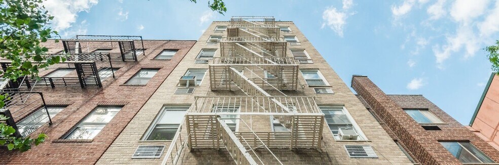 237 E Tenth St, New York, NY à vendre - Photo de l’immeuble – Image 2 sur 6