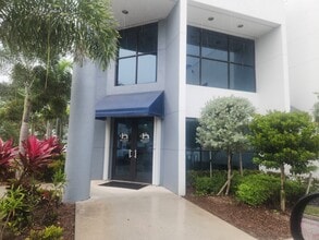 7670 Okeechobee Blvd, West Palm Beach, FL à louer Photo intérieure– Image 2 sur 17