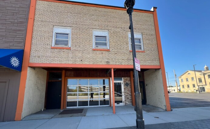 211 N Appleton St, Appleton, WI à louer Photo principale– Image 1 sur 4