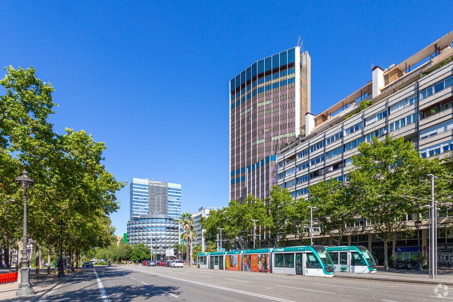 Plaça de Francesc Macià, Barcelone, Barcelona à louer - Photo de l’immeuble – Image 3 sur 15