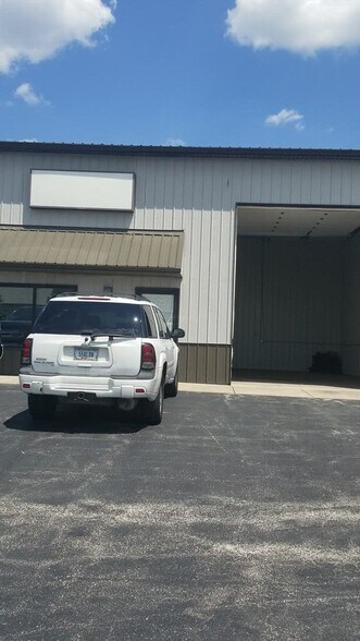 3325 Louis Sherman Dr, Steger, IL à louer - Vidéo sur l’annonce professionnelle – Image 2 sur 9