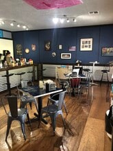 40879 Highway 41, Oakhurst, CA à louer Photo intérieure– Image 2 sur 6