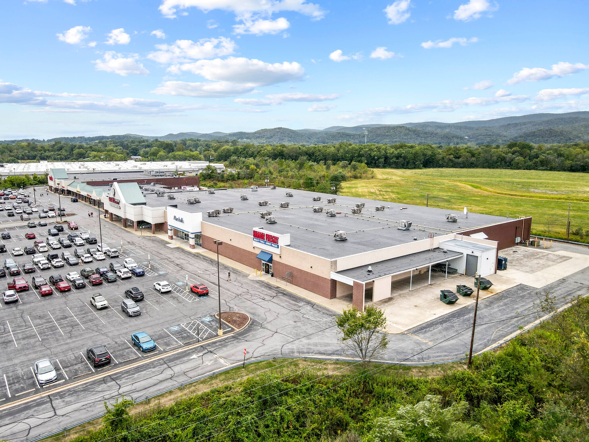 1-6 Millbrook Plz, Mill Hall, PA à louer Photo de l’immeuble– Image 1 sur 7