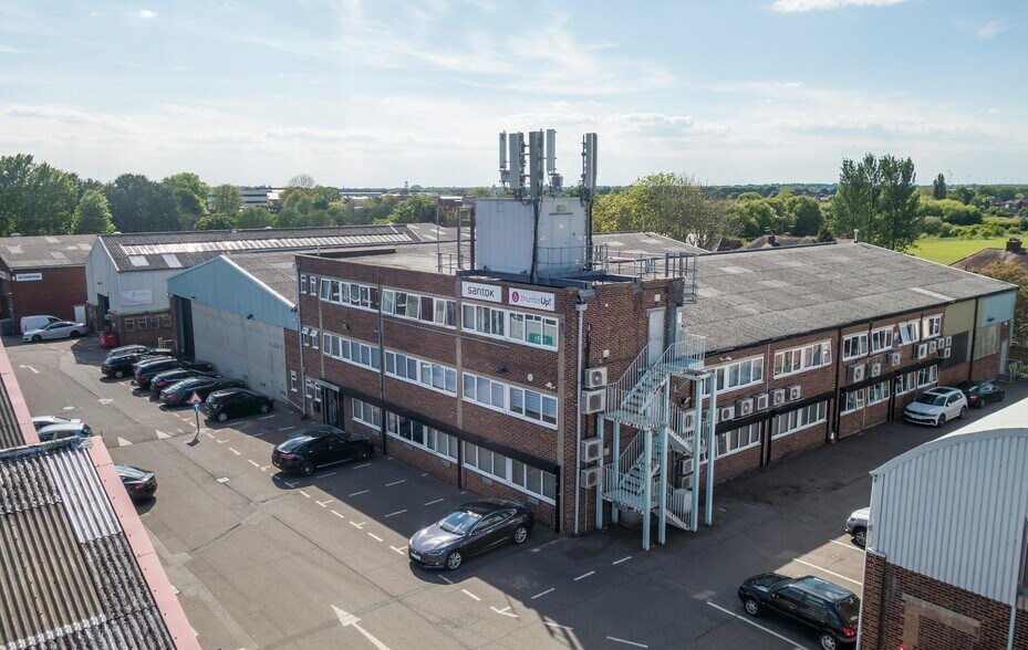 Braintree Rd, Ruislip à vendre - Photo de l’immeuble – Image 2 sur 5