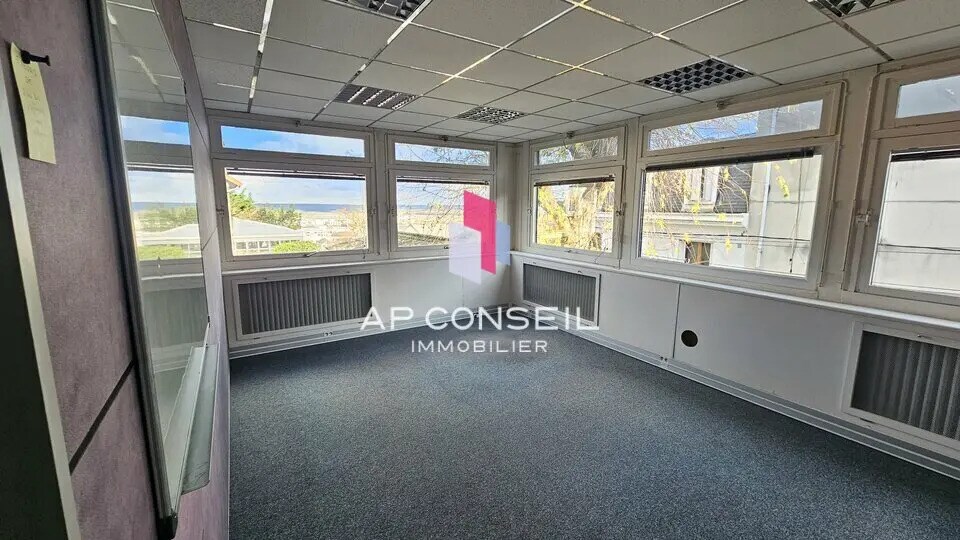 Bureau dans SAINT CYR L ECOLE à louer - Photo intérieure – Image 2 sur 8