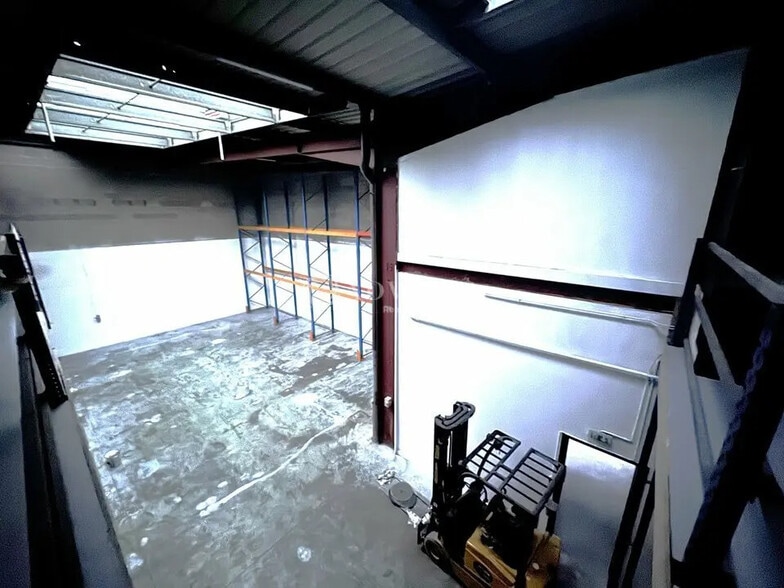 Local d’activités dans Le Thillay à louer - Photo intérieure – Image 2 sur 7