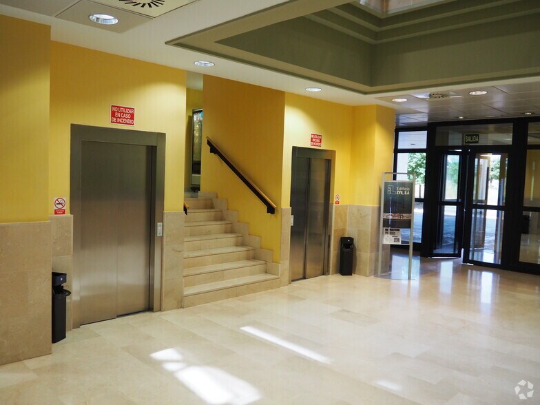 Bureau dans Alcalá de Henares, Madrid à louer - Photo de l’immeuble – Image 1 sur 1