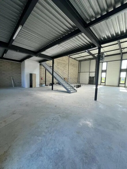 Local d’activités dans Serris à louer - Photo de l’immeuble – Image 1 sur 4