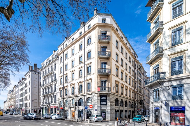 Plus de détails pour Local commercial à louer