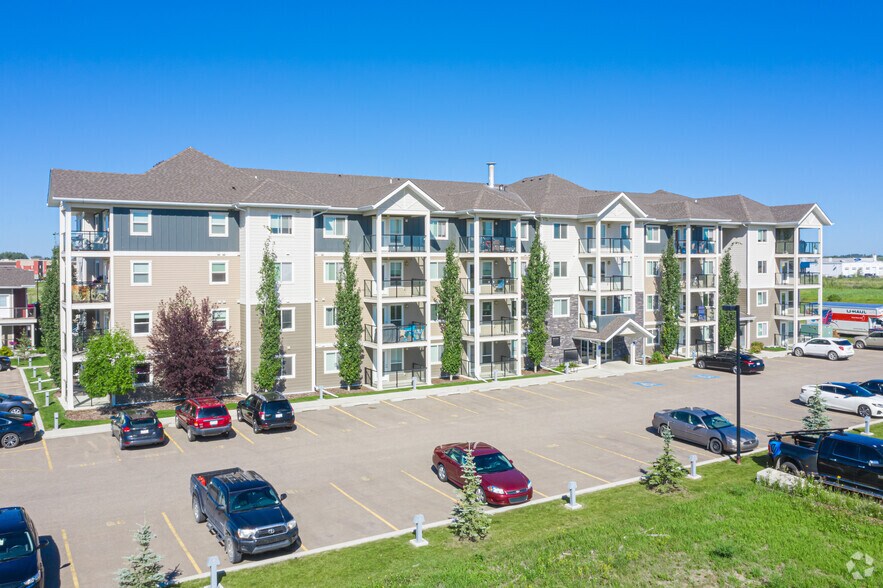 217 Lake St, Red Deer County, AB à vendre - Photo de l’immeuble – Image 2 sur 2