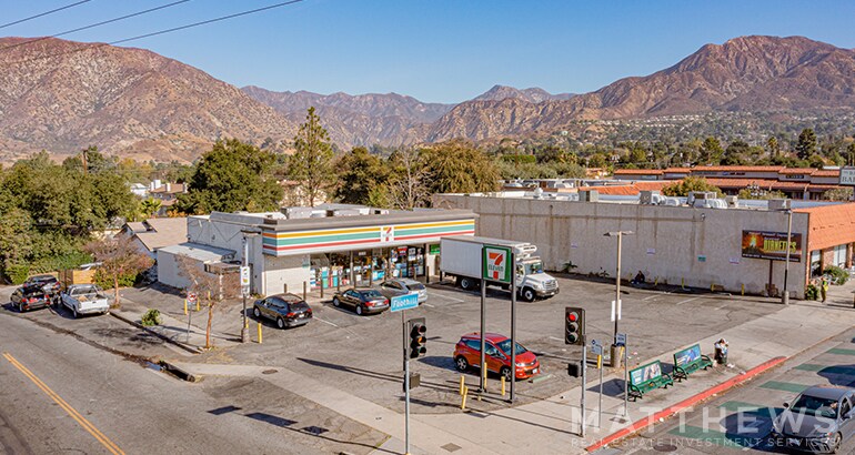 8363 Foothill Blvd, Sunland, CA à vendre - Photo de l’immeuble – Image 2 sur 5