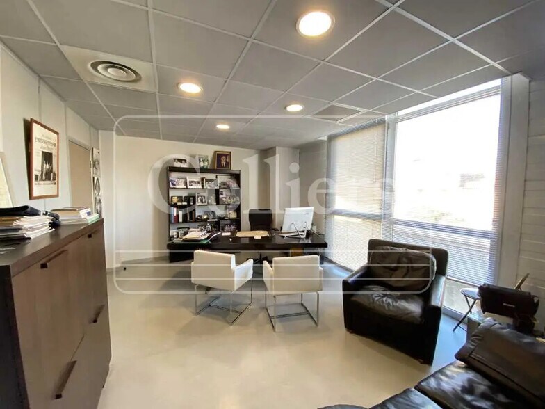 Bureau dans Marseille à louer - Photo de l’immeuble – Image 1 sur 9