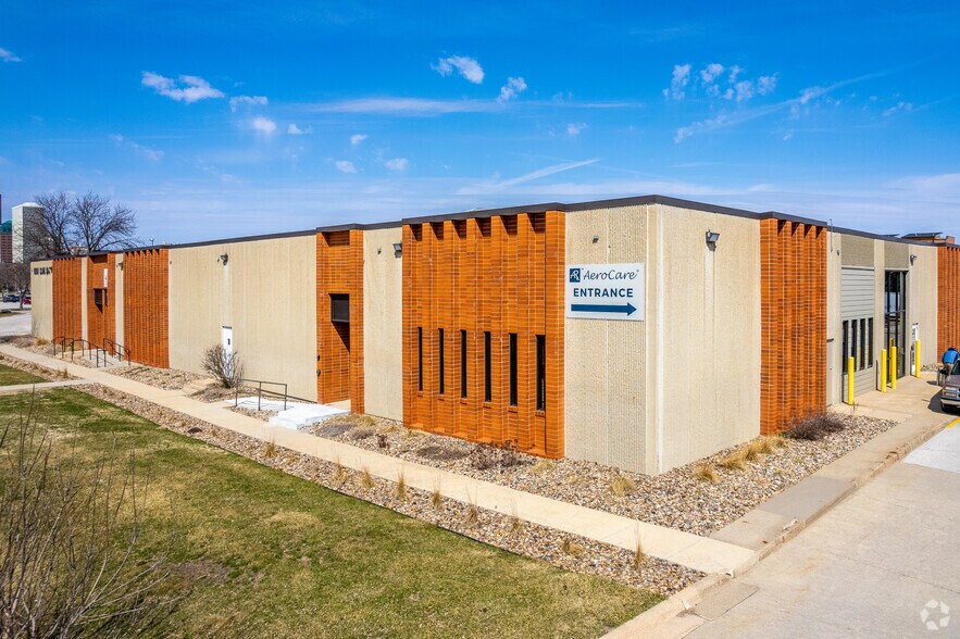 601 SW 9th St, Des Moines, IA à louer - Photo de l’immeuble – Image 2 sur 8