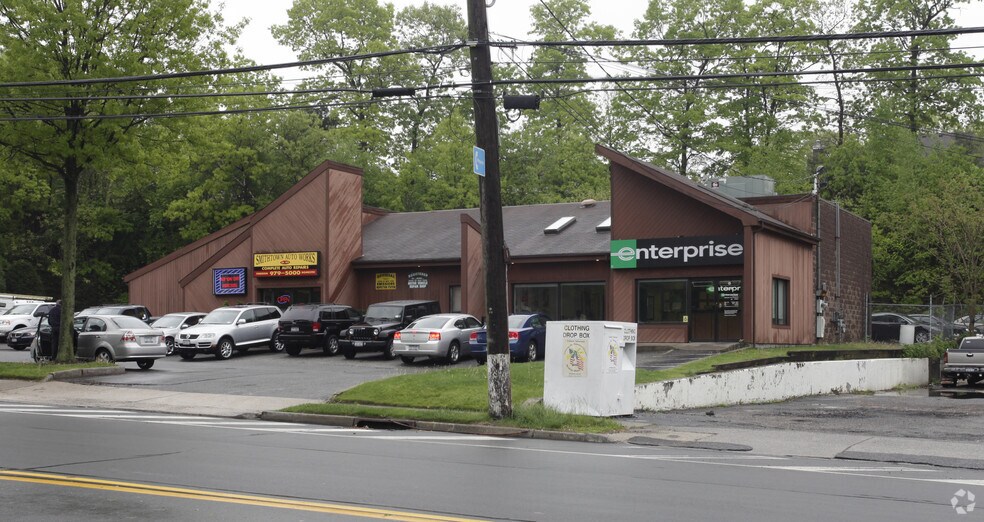 324 E Main St, Smithtown, NY à vendre - Photo de l’immeuble – Image 2 sur 11