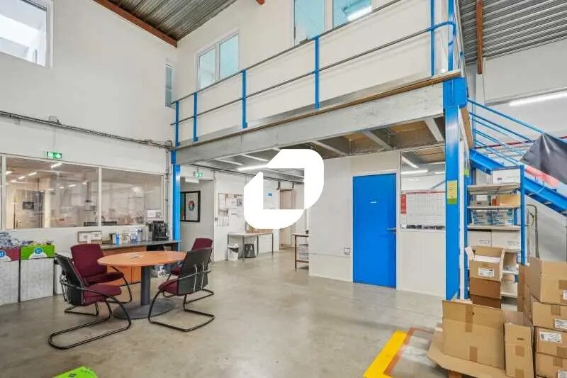 Bureau dans Colombes à louer - Photo de l’immeuble – Image 1 sur 17