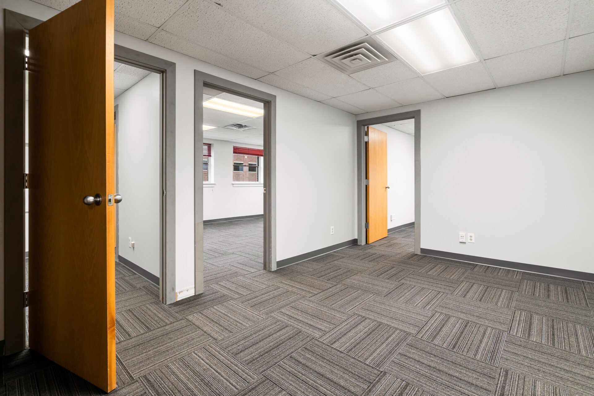 31 W Downer Pl, Aurora, IL à louer Photo intérieure– Image 1 sur 3