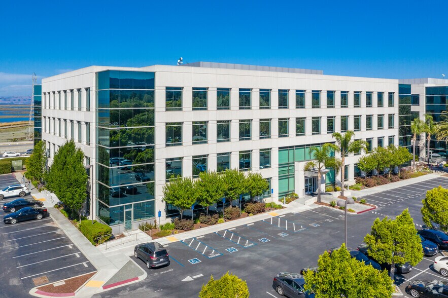 2 Circle Star Way, San Carlos, CA à louer - Photo principale – Image 1 sur 11