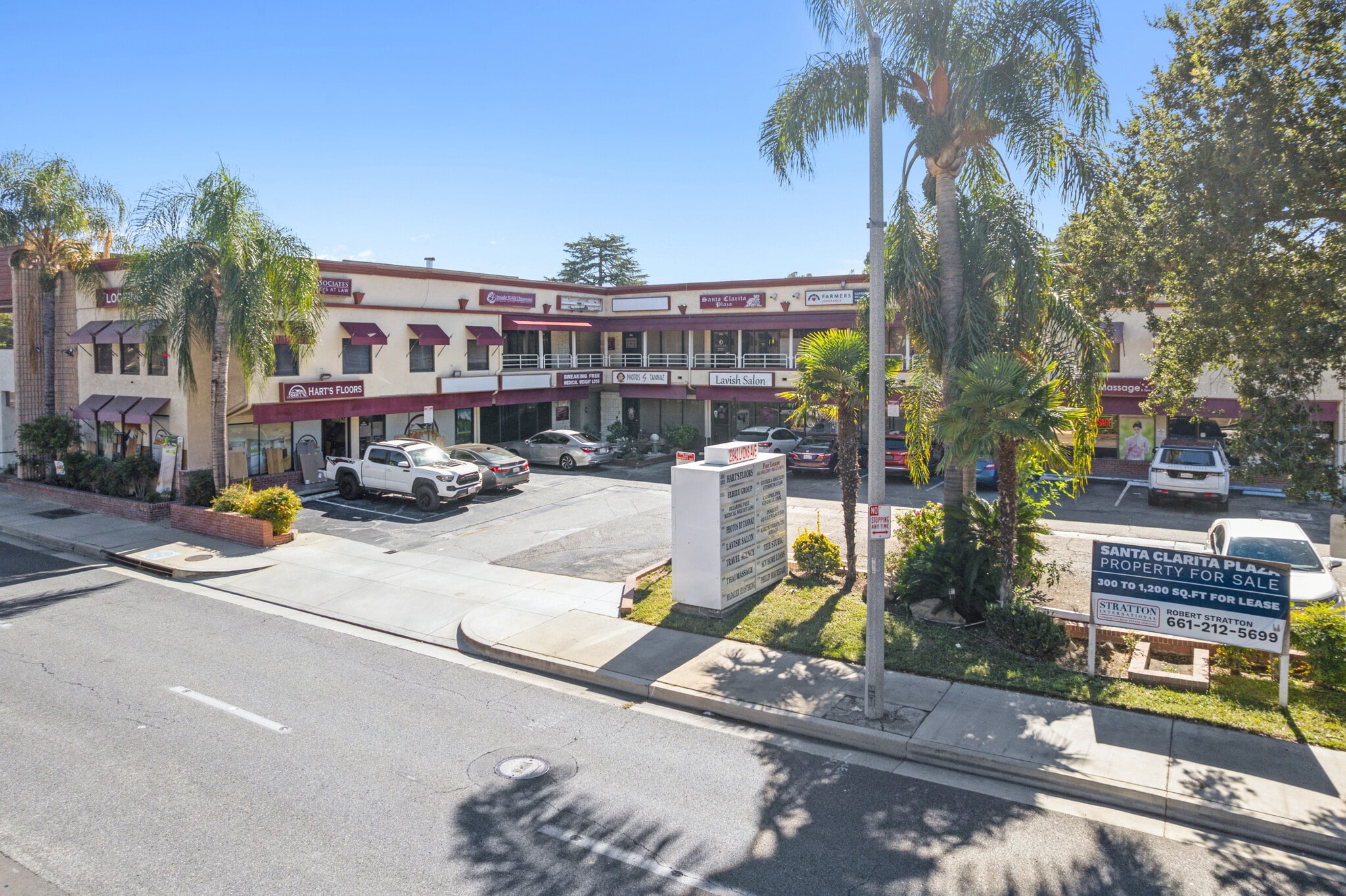 23942-23945 Lyons Ave, Santa Clarita, CA à louer Photo principale– Image 1 sur 53