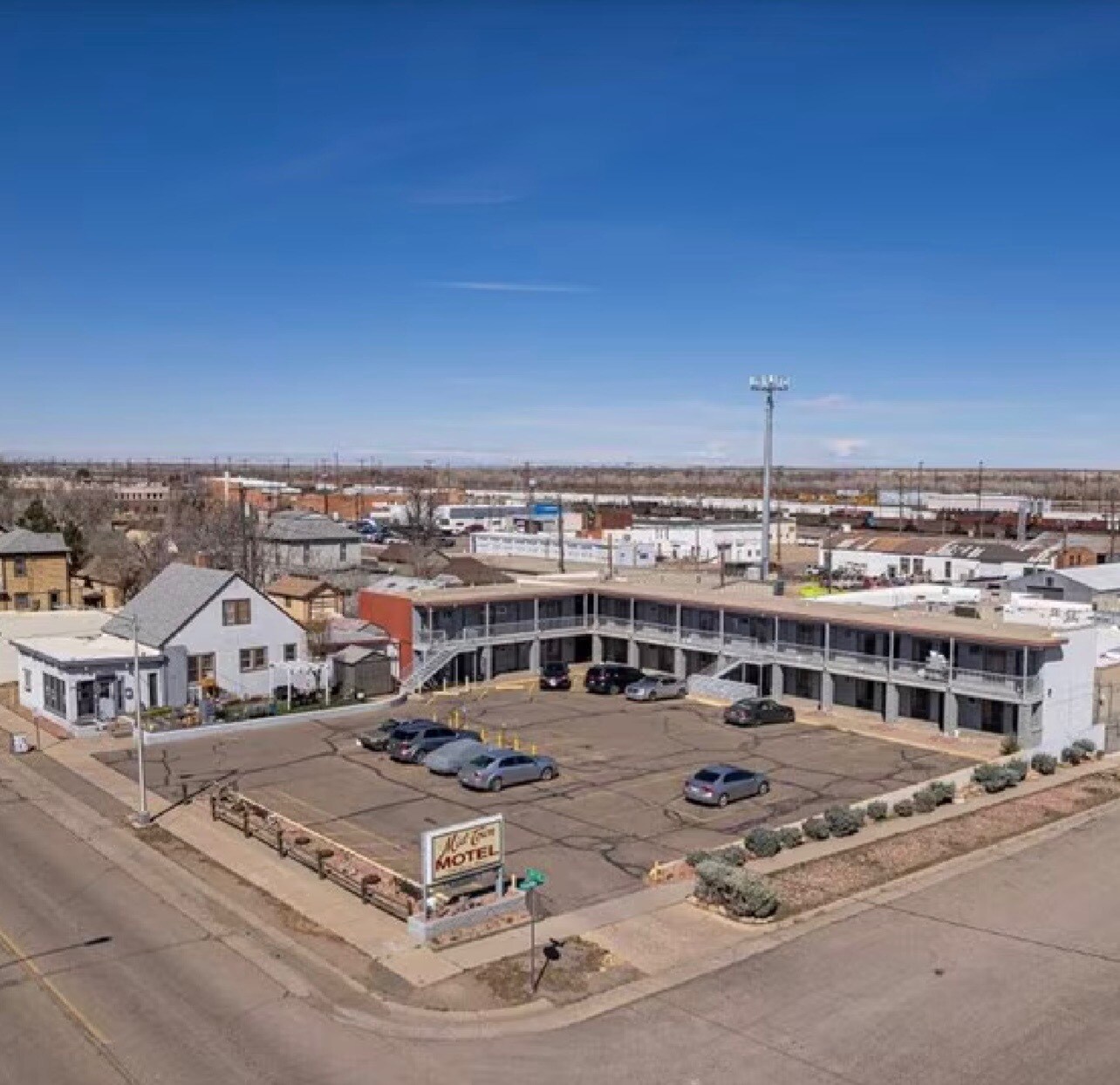 215 E 3rd St, La Junta, CO à vendre Photo principale– Image 1 sur 24