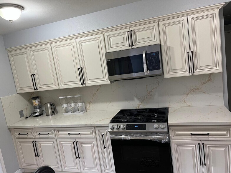 12701 Darla Ave, Granada Hills, CA à vendre - Photo de l’immeuble – Image 2 sur 32
