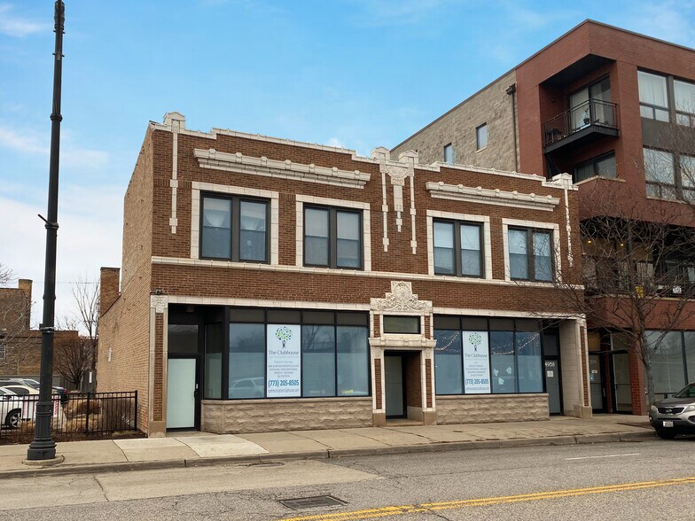 4958 N Milwaukee Ave, Chicago, IL à louer - Photo principale – Image 1 sur 15
