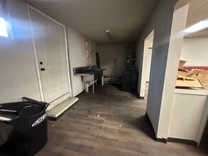 217 S Allyn Ave, Ontario, CA à louer Photo intérieure– Image 1 sur 6