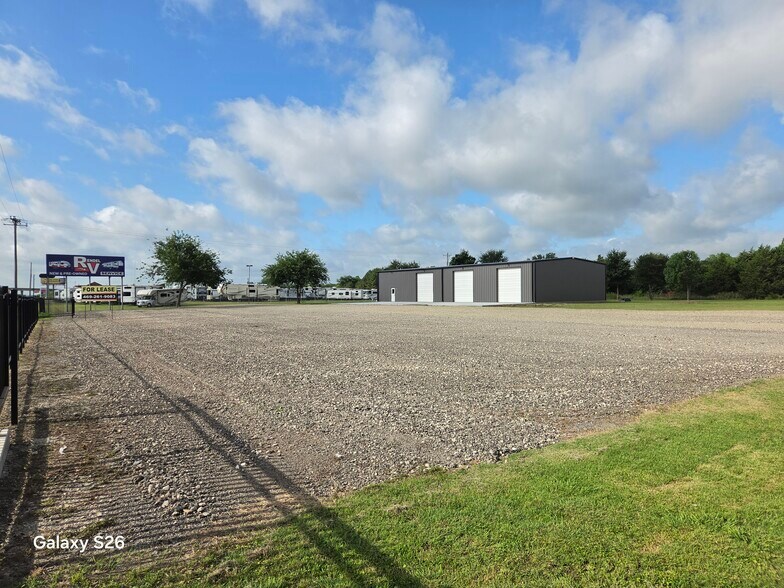 2420 McKinney st, Rice, TX à louer - Photo de l’immeuble – Image 3 sur 19